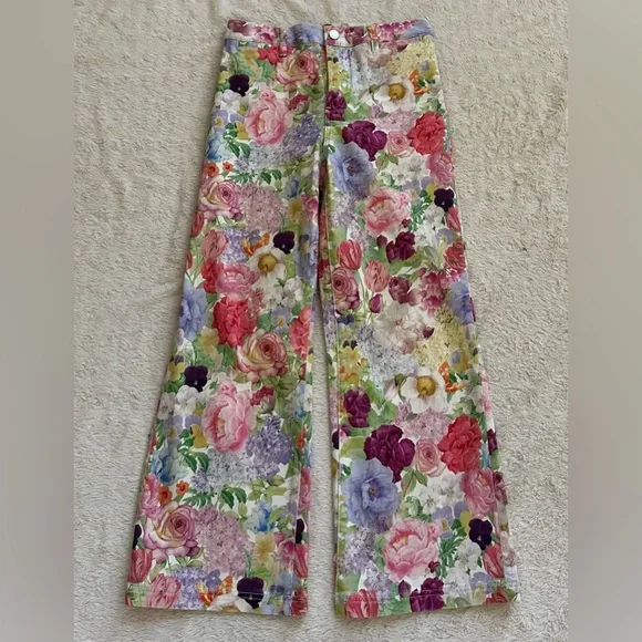 Alice + Olivia floral coin pocket cropped jean NWOT Jeans